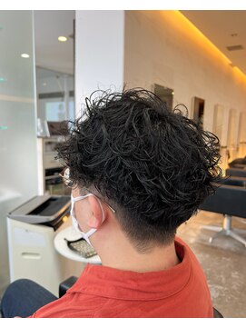 アージェガーデン(AGEE GARDEN) ふんわり波巻きパーマ アッシュブラック