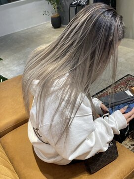 メリー オオサカ(Merly Osaka) ストレートでも超可愛いバレイヤージュ_smoky white ash_