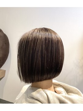 ロメリ(Romeri) ミニボブ×グレージュハイライトカラー10代/20代/30代/40代/50代
