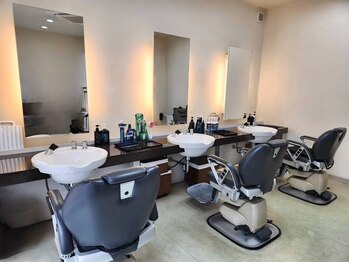 アマノ(AMANO)の写真/地元で長く愛されている3代続く理容店◇幅広い支持を集める高技術×丁寧な接客が人気の秘密。