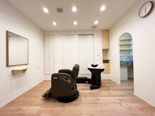 パル(Pal)の雰囲気(入口のドアはカフェ風、壁はすべてアーチ型で落ち着ける店内です)