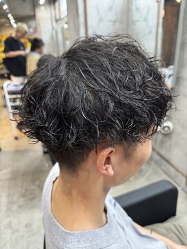 カーニー 上野(kearny) ツイストスパイラルパーマ縦落ちパーマメンズ波巻きパーマ