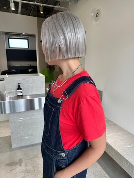 ステン(sten) ホワイトシルバー/ハイトーンボブ/切りっぱなしボブ/ミニボブ