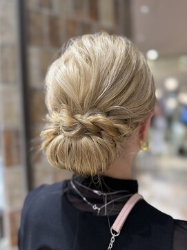 ピークアブー アヴェダ アトレ恵比寿(PEEK-A-BOO AVEDA) 大人のシニヨンスタイル