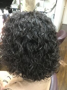 サロン ド アイ ソレイユ(Salon de i Soleil)の写真/当店独自の商材を使って、お客様の理想のパーマスタイルを実現!髪質に合わせた施術が魅力◎