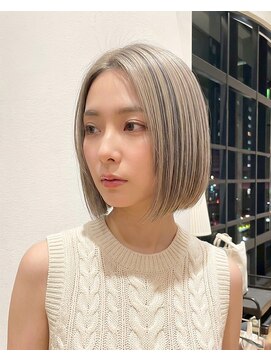 ハーツオオサカ(HE:ARTS OSAKA) ハイトーンボブ×大人かわいいセンターパート