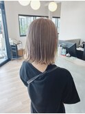 切りっぱなし×くびれミディ×ミルクティーベージュ