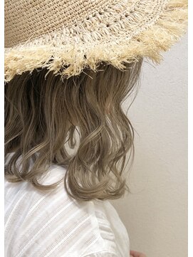 エイチ 天神橋(H) 20代30代40代レイヤーカットオージュアアンブレラカラータッセル