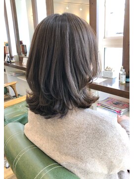 ヘアデザインメリー(hair design Merry) スペード型のくびれミディ<グレーベージュ>