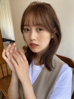 大人かわいいくびれミディアム/流れる顔まわりカット