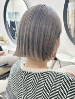 ヒビヲ(HIBIO)&nbsp;ワンブリーチダブルカラーハイトーンショート切りっぱなしボブ