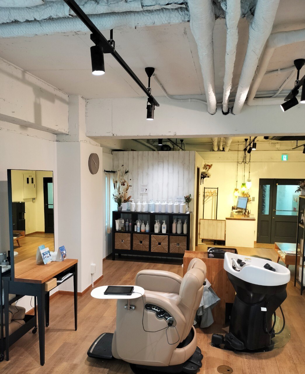 シャンプールームプラスドア(Shampoo Room +DOOR