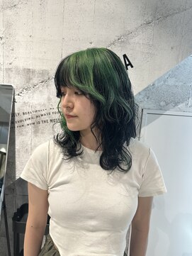 カリファ 田町(KHALIFA) ミディアムレイヤー×ウルフ×くびれ×内巻き 20代30代40代