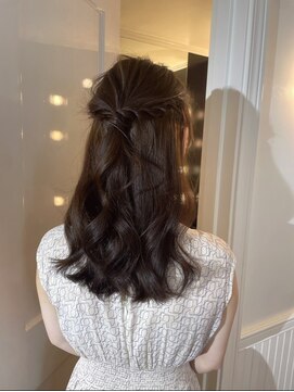 イェンホン 艶紅(Yan Hong 艶紅) 【#新宿美容室#ワンホンメイク#羽エクステ#ヘアアレンジ】