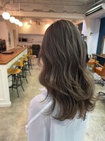 ケイト(kate) 〔kate 大宮〕スモーキーベージュ×レイヤーミディ