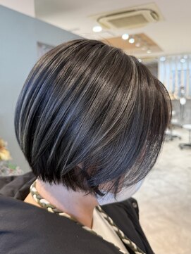 ルチア 八柱店(LUCIA by cuore) ボブ　グラデーションボブ　ハイライト　グレー　シルバー