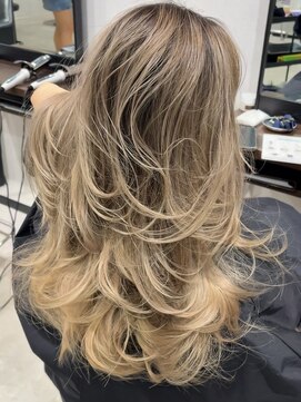 メリー オオサカ(Merly Osaka) 心斎橋/バレイヤージュ/レイヤーカット/海外レイヤー