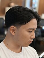 ザチョップショップ キチジョウジ(THE CHOP SHOP KICHIJOJI)&nbsp;テーパーフェードカットセンターパートシェービング吉祥寺理容室