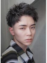 カライング(ing)&nbsp;スーツ短髪ツーブロック束感モテる黒髪シークレットパーマ流行