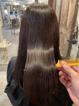 ロイジー(roijir) 【roijir 表参道】ナチュラルブラウン×髪質改善トリートメント