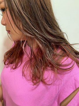 オズギュルヘア(Ozgur hair) インナーピンクカラー
