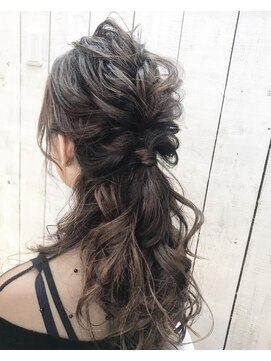 ボンドバイテトテ 三宮元町(BONDbytetote) ふわふわハーフアップ