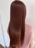 深い色合いの暖色ブラウン