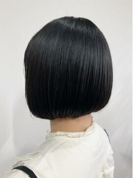 ミシュタ(mishuTA) 緩やか前下がりワンレングスボブ