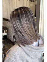 ラグーン(LAGOON)&nbsp;バレイヤージュグレージュハイライトダブルカラーケアブリーチ