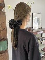 ヘアーアイストゥーレ(HAIR ICI TRE)&nbsp;ロング　ベージュ　オリーブ　ブリーチなし　ダブルカラー