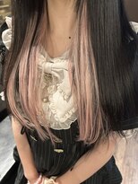 ミスター(Mr,)&nbsp;ペールピンクのシールエクステでインナーカラー