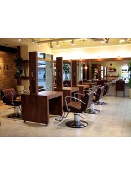 どなたも全員【カット\3,410】【カラー（根元3cm以内）\3,190】【カラー（全体）\4,290】で気軽に通える♪