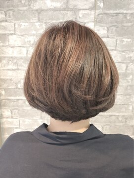 マニス(manis) 大人可愛い30代・40代・50代◎アッシュオリーブ×レイヤーボブ