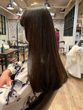 フラココ 神楽坂(hurakoko kagurazaka) 【担当：森口】ツヤのあるロングスタイル