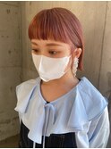 コーラルピンクのオン眉ボブ