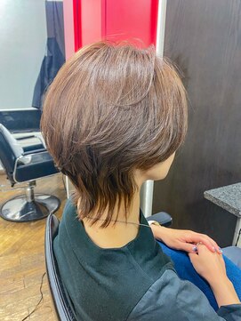 ヌーベルバレ(Nouvelle Vallee) ウルフスタイル／ベージュカラー／ショートボブ／レイヤーカット