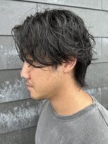 ヒュイル バイ ニアウ(Hwyl by Niau) メンズマッシュセンターパートスパイラルパーマニュアンスパーマ