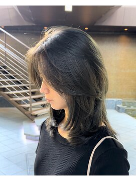 シティ(CITY) オリーブグレージュ レイヤーカット かきあげ前髪