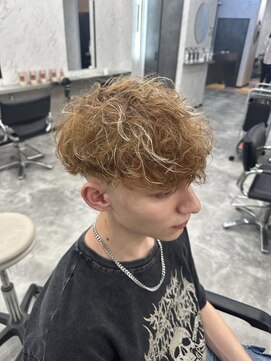 オム ブランシェ(HOMME BLANCHE’) フェード&スペインカールハイライトカラー