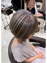 ロエ 元町店(Loe)&nbsp;元町レイヤーカット顔周りダブルカラー白髪ぼかしハイライトボブ