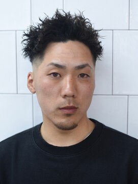 メリケンバーバーショップ コウベ(MERICAN BARBERSHOP KOBE) ツイストパーマアップバングスキンフェードイメチェン2