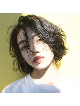 ワク(WAKU) マルチモードなニュアンスカールボブ シアーカラー