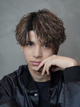 スキル(SKILL) 波巻きツイスパハイライト　福岡メンズパーマ