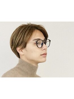 年齢を重ねるごとに気になる白髪も、実力派スタイリストが丁寧に施術。あなたに似合うカラーをご提案◎