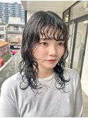 ロングウルフパーマ顔まわりレイヤーカットブルーブラック