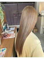 ギネス(Giness)&nbsp;大人ガーリー髪質改善×透明感ベージュロング