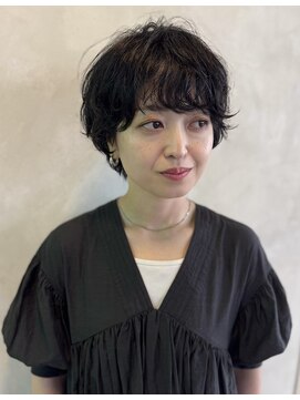 コム(COM) ニュアンスショートパーマ