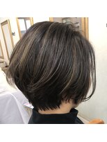 モッカ(mocca)&nbsp;襟足すっきりショートボブ