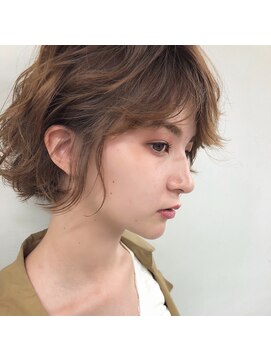 カフネ ジュントス ヨロ(Cafune' juntos YOLO) 抜け感パーマイルミナカラーシアベージュ