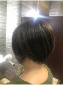 モノトーン大人ショートボブ